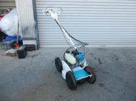 クボタ 自走式草刈機 写真