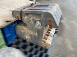 不明 トラクター用ウエイト 写真