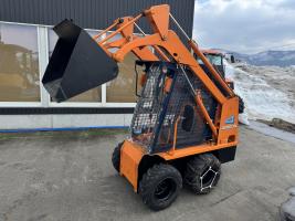 トヨタ スキッドステアローダー 写真