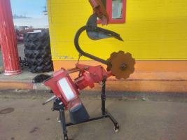 富士トレーラー 溝堀機 写真