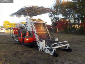 ヤンマー 玉葱収穫機 写真