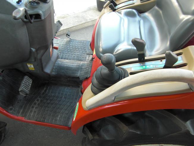 トラクター AF120VPUS4ME(20馬力) 写真５