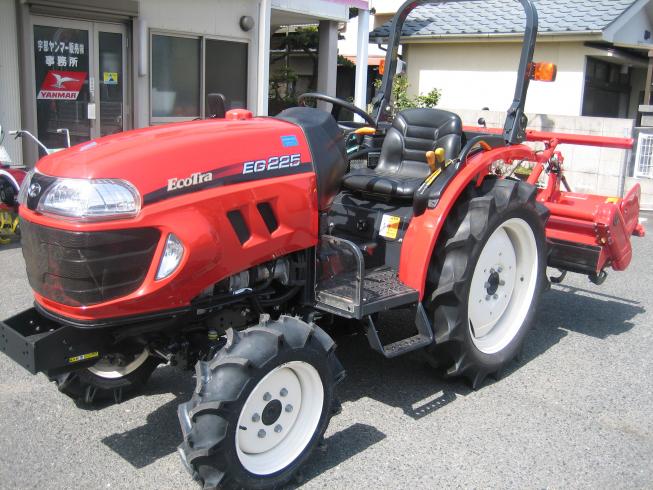 トラクター EG225VUS4G 25馬力 写真２