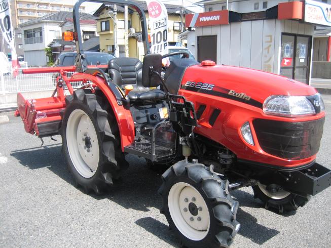 トラクター EG225VUS4G 25馬力 写真３