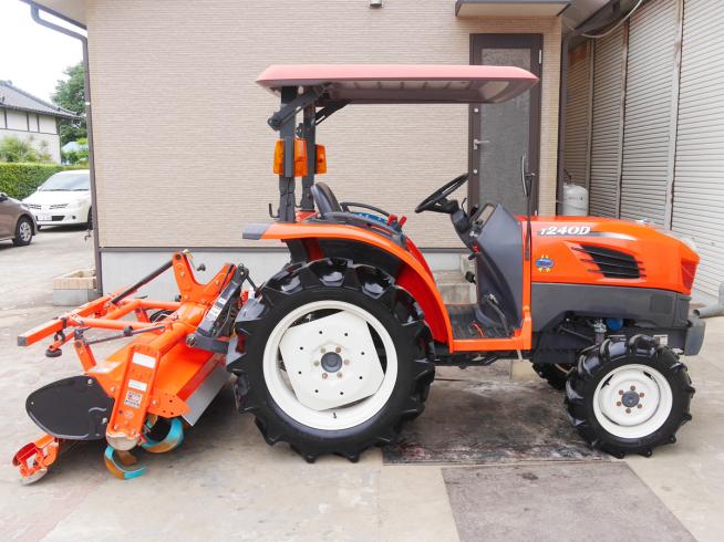 トラクター T240D 写真２