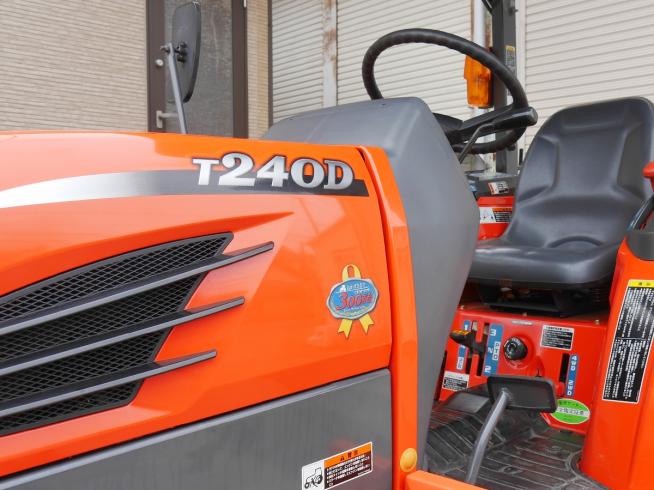 トラクター T240D 写真４
