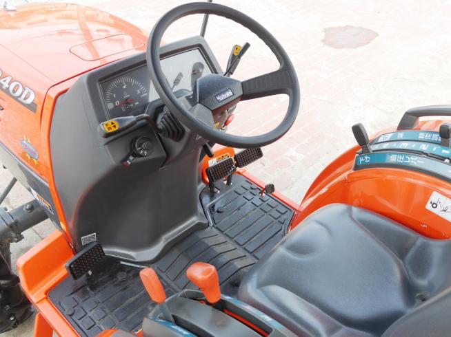 トラクター T240D 写真５