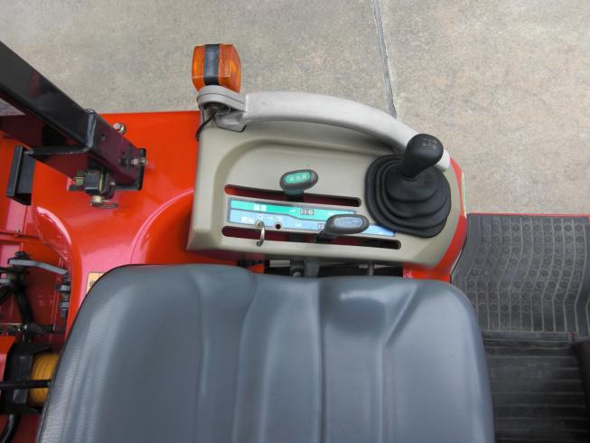 トラクター AF120VPUKS4ME 写真３