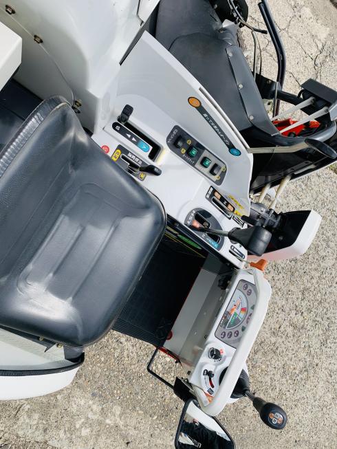 コンバイン ARN216-GLW 写真７