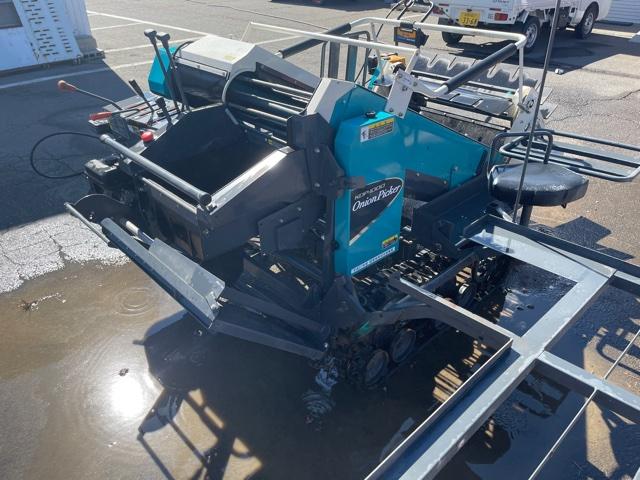 たまねぎ収穫機 KOP-1000 写真３