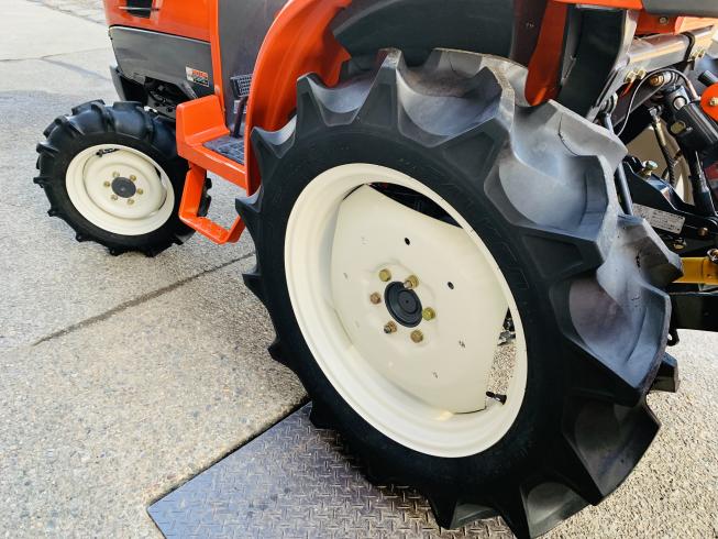 トラクター T240D 写真８