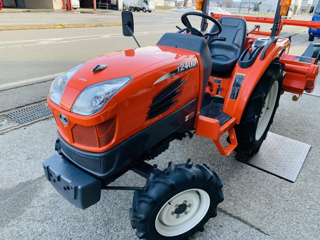 トラクター T240D 写真３