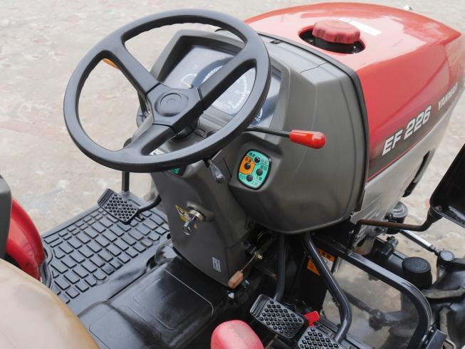 トラクター EF226 写真５