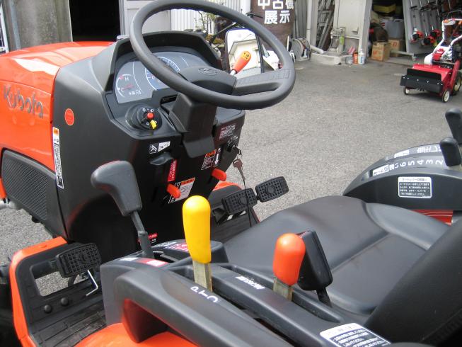 トラクター NB21SPFMARF4 写真８