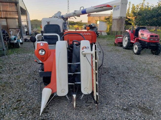 コンバイン ＥＲ２１３ＧW 写真２