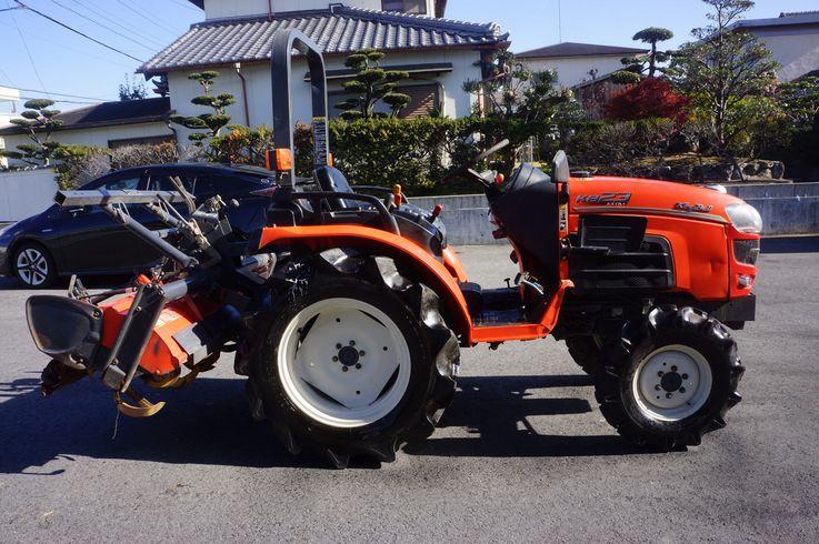 トラクター KB23 写真３