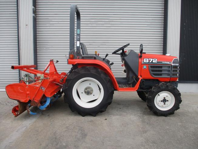 トラクター B72 写真２