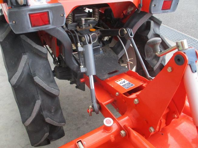 トラクター B72 写真４