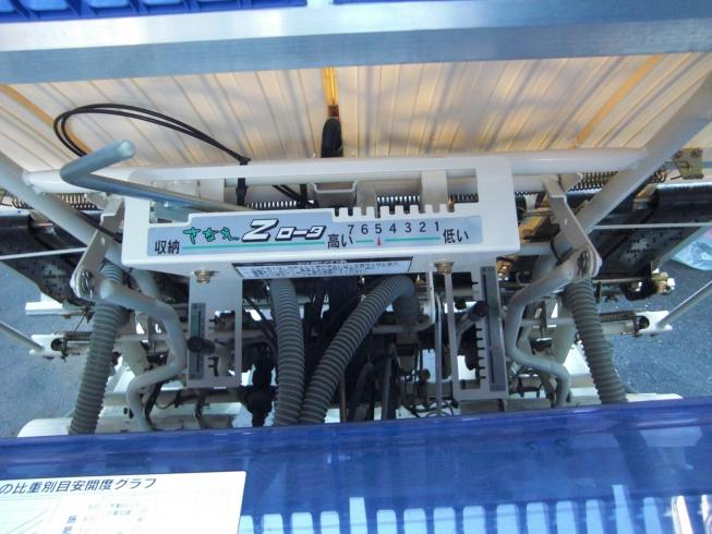 田植機 PQZ4DULF 写真８