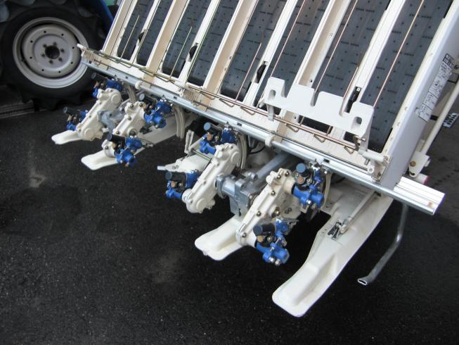 田植機 PQZ4DULF 写真４