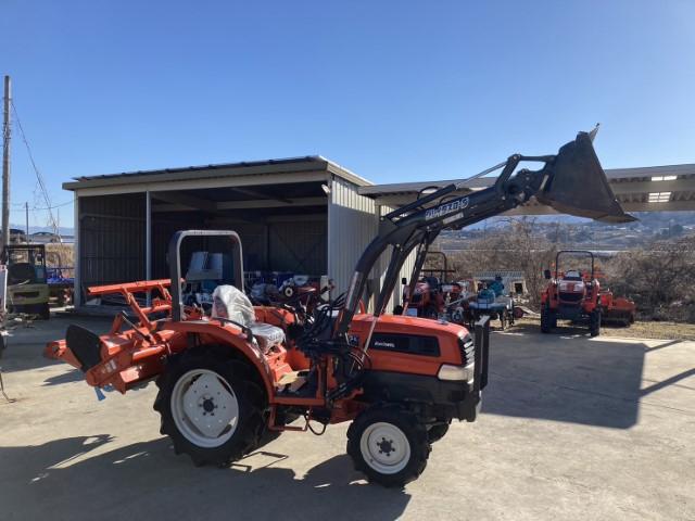 トラクター KL25MA+ローダー 写真６