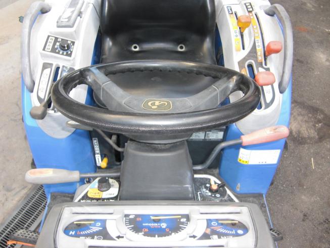 トラクター TH205-BA14VD 写真２