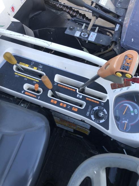 コンバイン AE334 写真５