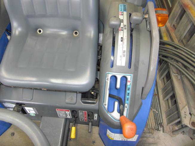 トラクター THS20-UKXZA3V　シンプルタイプ　フル装備 写真４