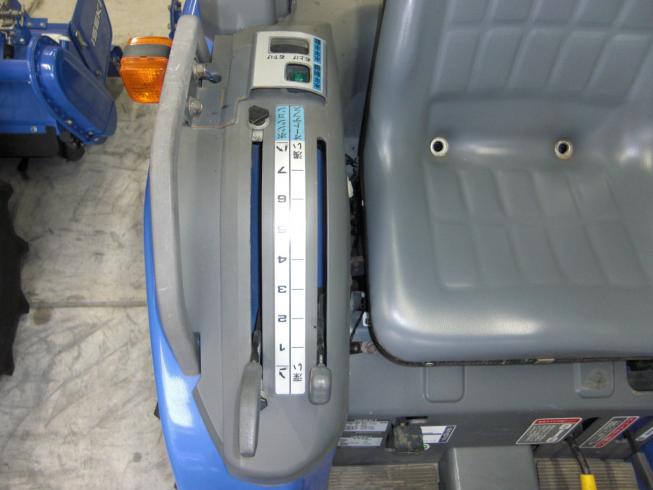 トラクター THS20-UKXZA3V　シンプルタイプ　フル装備 写真３