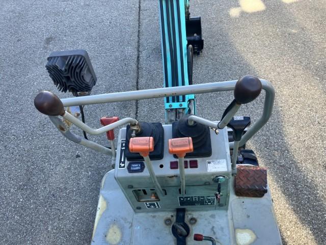 バックホー B08 写真４