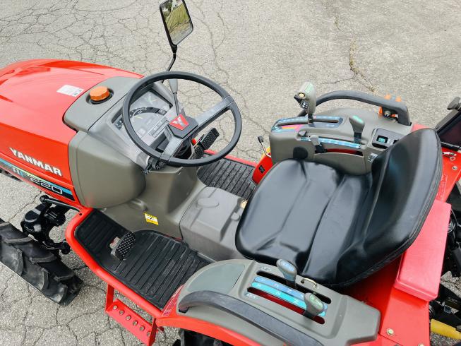 トラクター AF220 HST 写真８