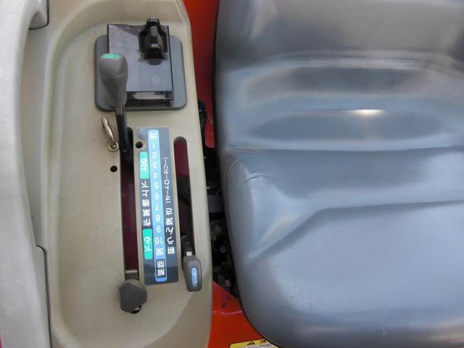 トラクター AF118L-VPUS4　　フル装備 写真３