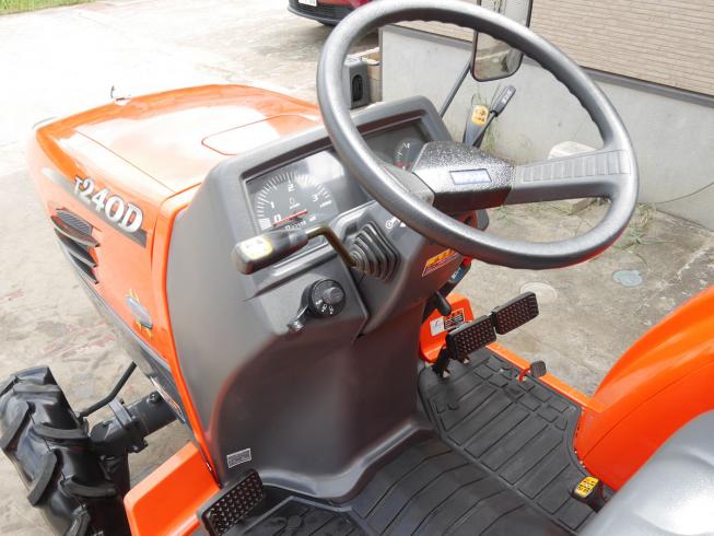 トラクター T240D 写真６