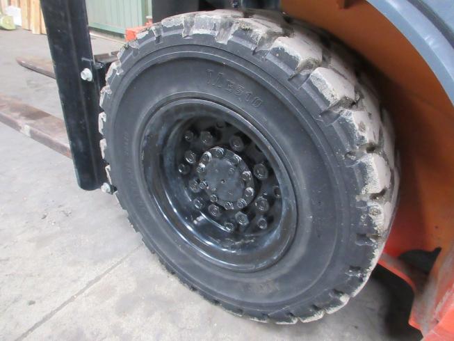 フォークリフト 8FDL20 写真８