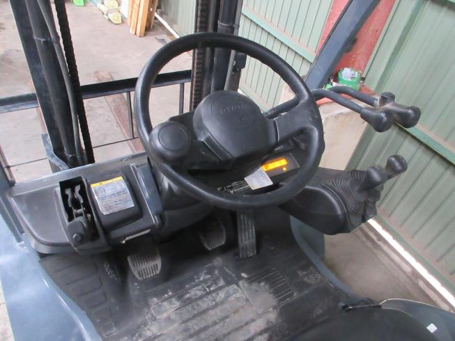 フォークリフト 8FDL20 写真６