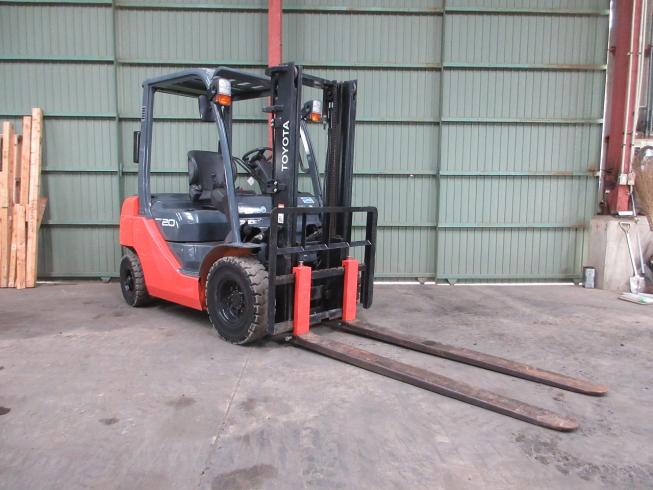 フォークリフト 8FDL20 写真３