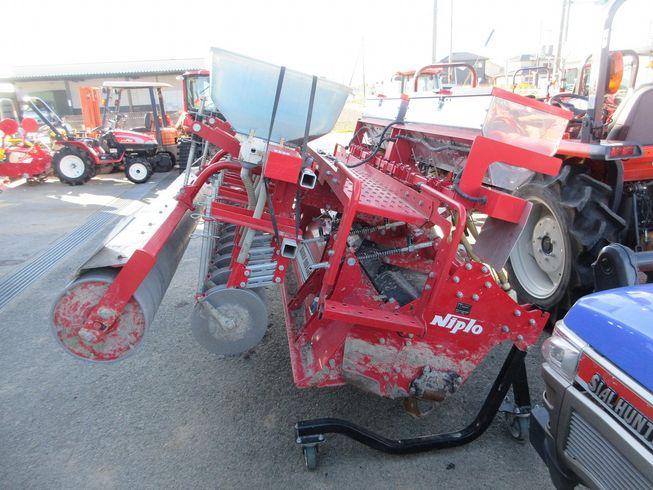 サーフロータリー＋搭載型シーダー TBM2400E+UF-H10T 写真７