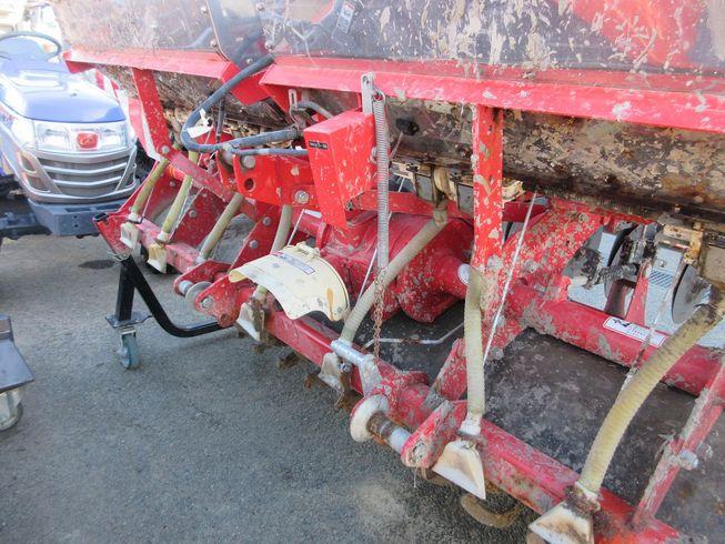 サーフロータリー＋搭載型シーダー TBM2400E+UF-H10T 写真５