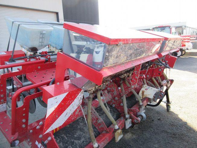 サーフロータリー＋搭載型シーダー TBM2400E+UF-H10T 写真11