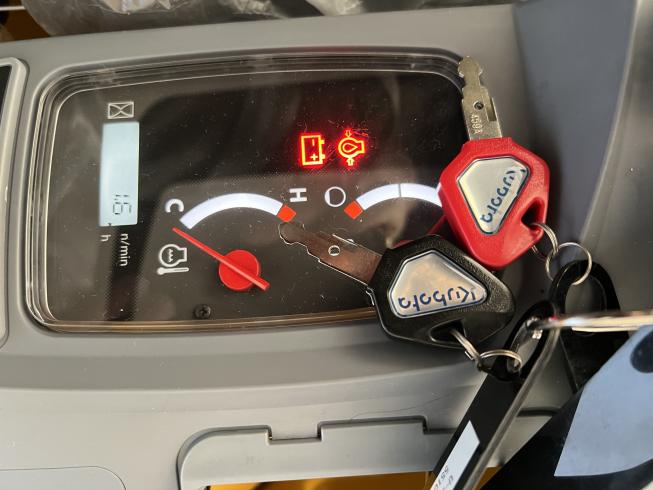 バックホー U-20-3AHG  展示機新車!!  値上げ前直前!！　限定1台特価!! 写真３