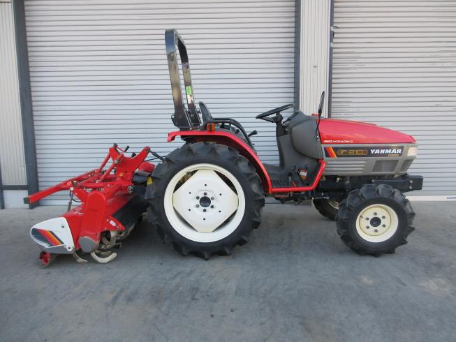 トラクター F210 写真３