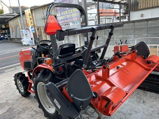 トラクター NB21SPMA RF4 写真４