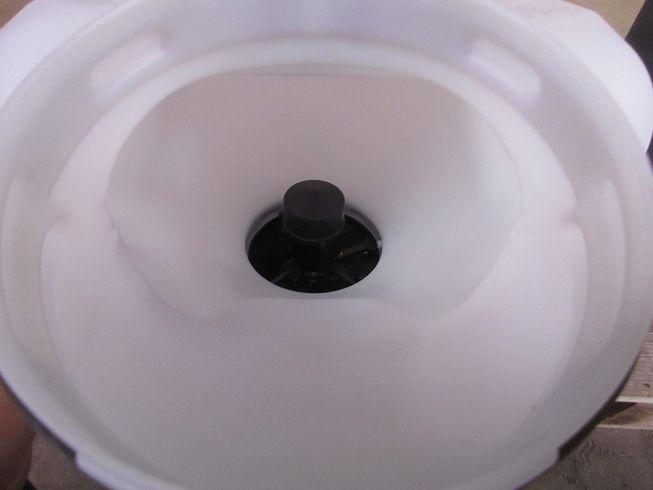 ドローン DJI MG-1 ドローン 粒剤散布装置 写真２