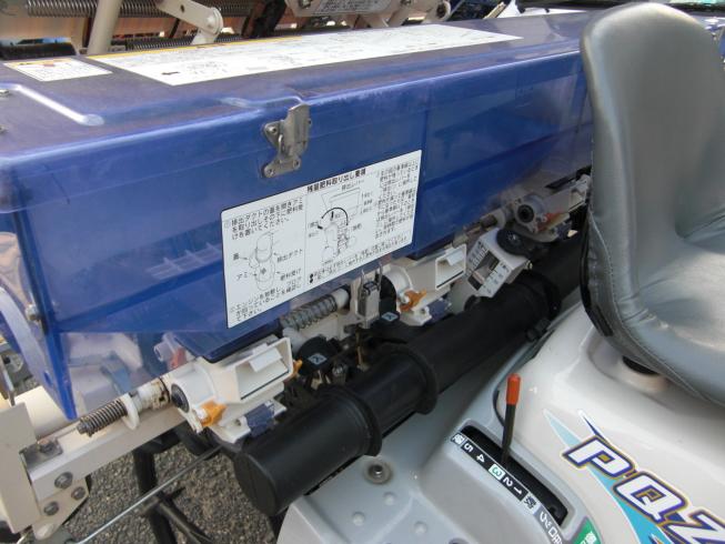 田植機 PQZ45-DULF　パワステ　枕地ならしロータ　施肥機付 写真７