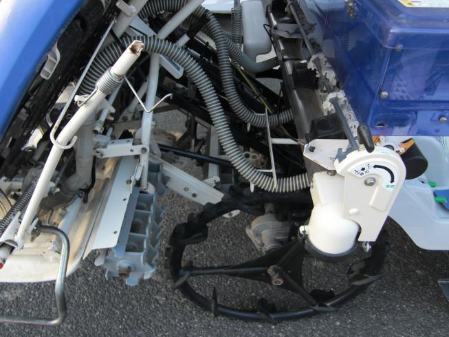 田植機 PQZ45-DULF　パワステ　枕地ならしロータ　施肥機付 写真８