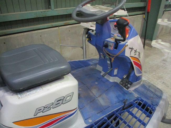 田植機 PZ60-HVRLF 写真６
