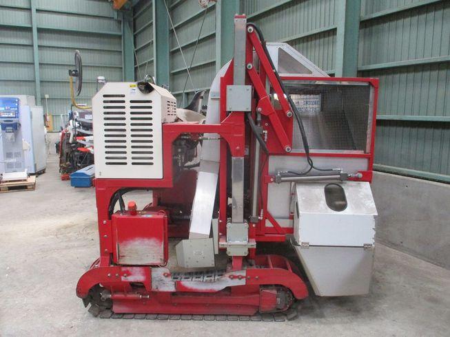 乗用型摘採機 KJ6C-W180SJB 写真３