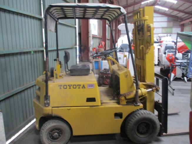 フォークリフト 2FG10 写真４