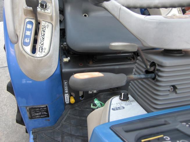 トラクター TH213-BA4VD 　クイックヒッチ仕様 写真５