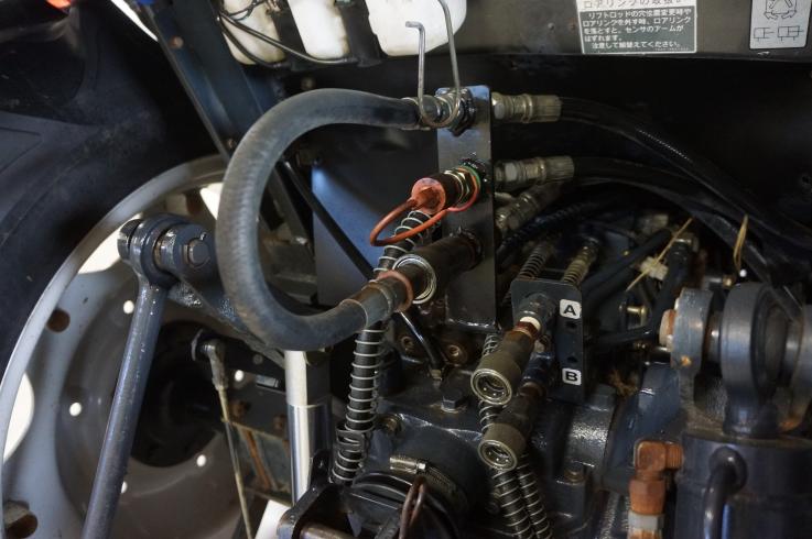 フロントローダー トラクター TJ55 写真９